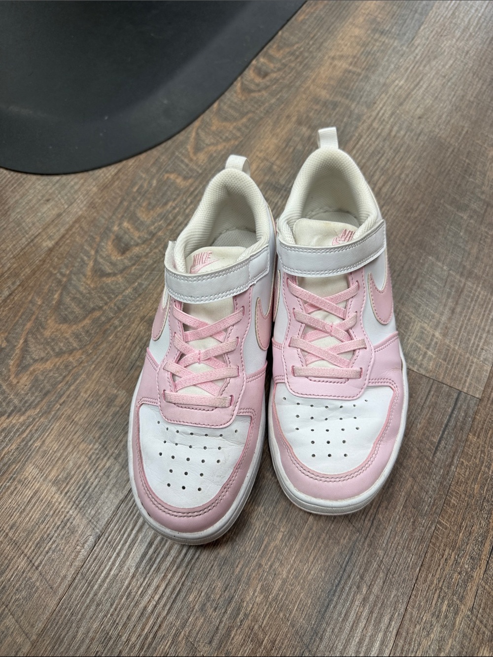 Nike Kids White and Light Pink Low-Top Sneakers - Picture 2 of 4